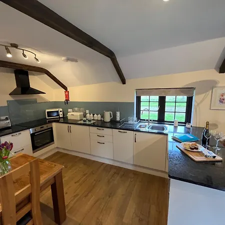 Maple & Beech Barns Apartment *